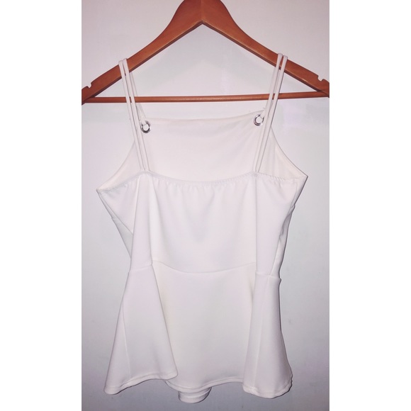 ❌SOLD❌ NEVER USED, white outgoing top - Picture 3 of 3