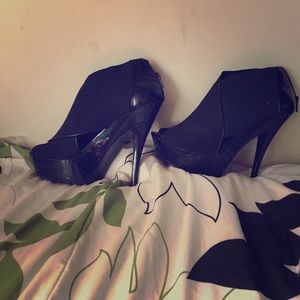 Cute black high-heeled