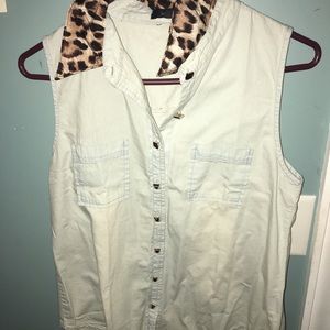 Leopard print collar shirt!