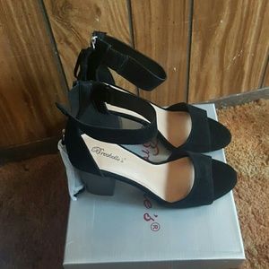 BRAND NEW BLACK SUEDE HEELS