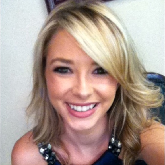 Meet your Posher, Brooke - Picture 1 of 1