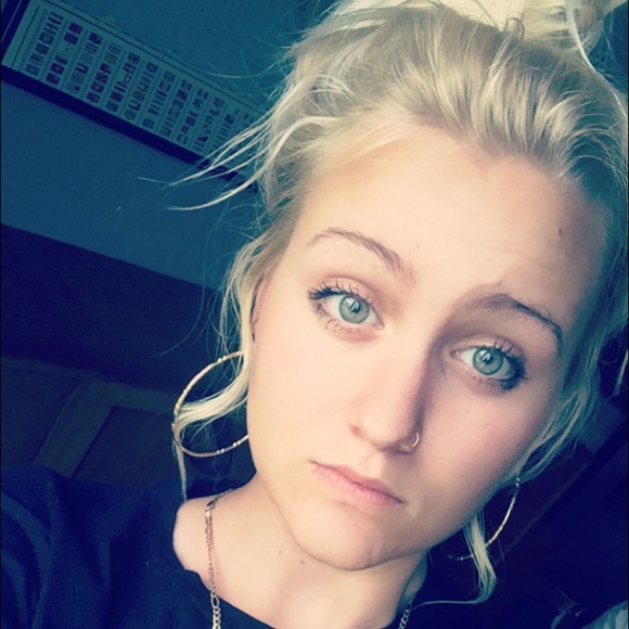 Meet your Posher, Haley - Picture 1 of 1