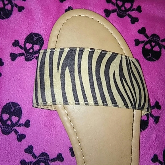 Sandals - Picture 3 of 3