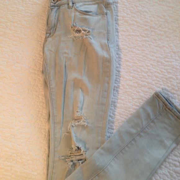 Distressed skinny jeans