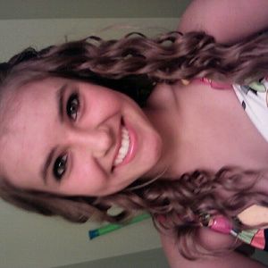 Meet your Posher, Emilia