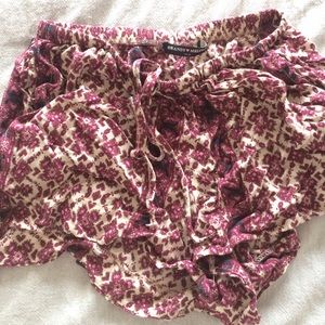 Brandy Melville Eve shorts size small