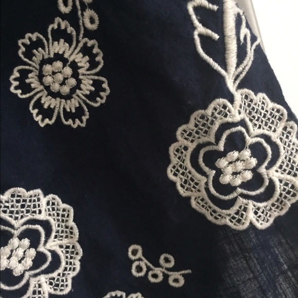 🚫Sold🚫Anthropologie Windswept Blossoms Henley - Picture 4 of 4