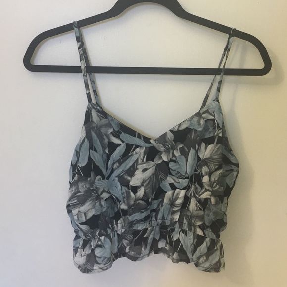 Super cute crop top!