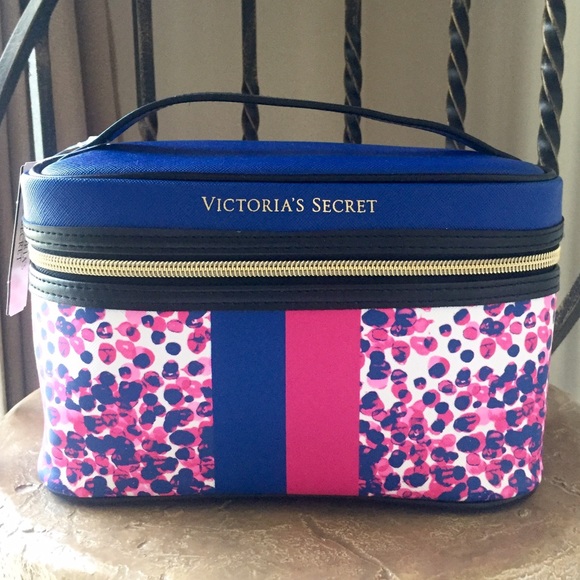 Victoria's Secret Handbags - 💘VS Makeup Case💘