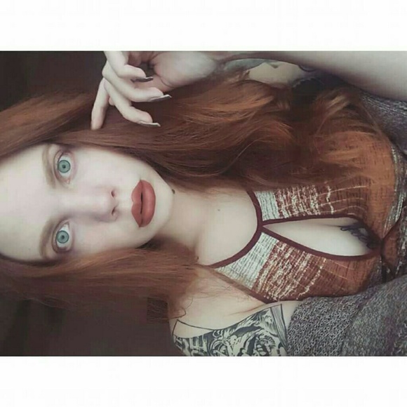 Meet your Posher, Amanda - Picture 2 of 3