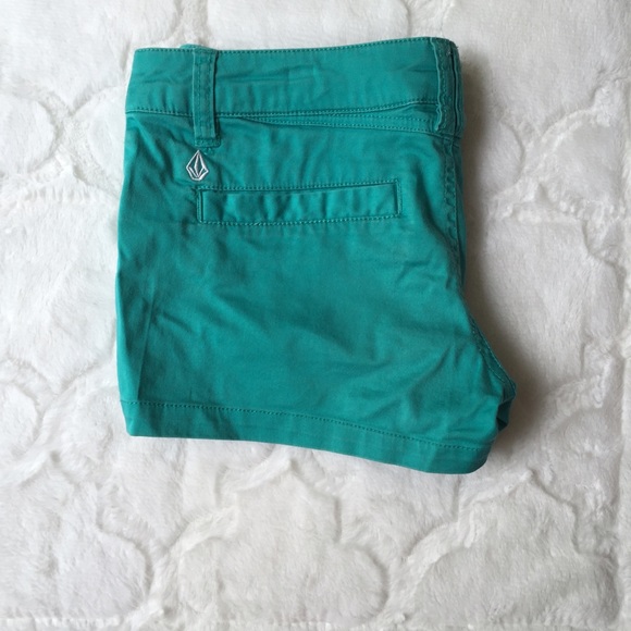 Turquoise shorts - Picture 3 of 4