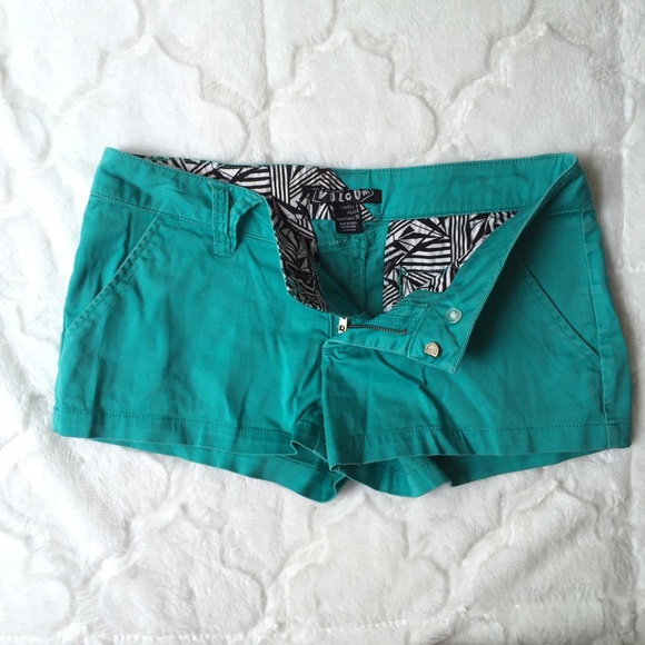 Turquoise shorts - Picture 4 of 4
