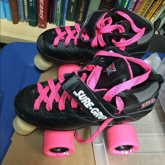 1 full set of roller derby gear