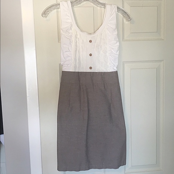 Adorable dress with leopard buttons