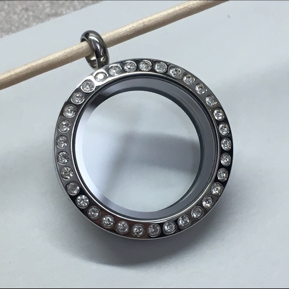 Origami Owl Medium Locket with Crystals - Picture 1 of 4