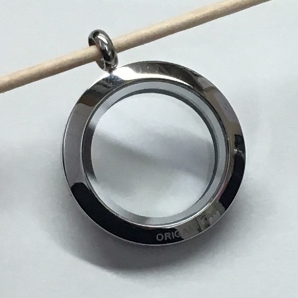 Origami Owl Medium Locket with Crystals - Picture 2 of 4