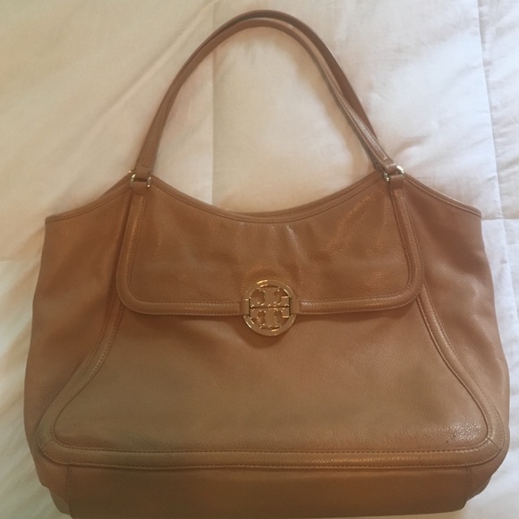 Tory Burch Handbags - Tory Burch Amanda Easy Tote