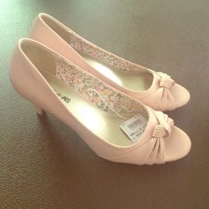 American Eagle Pink Open-Toe Heels