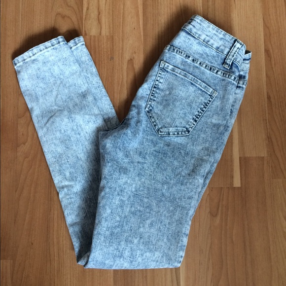 F21 Light Acid Wash Skinny Jeans