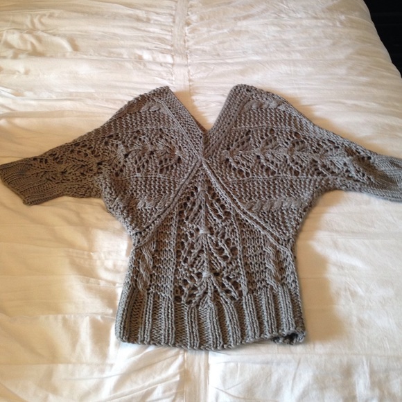 ✅SOLD✅👚Like new Sophia Said Grey Knit Sweater!