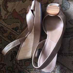 *SALE* TAHARI WEDGES