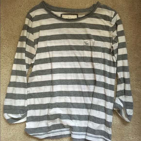 Abercrombie and Fitch Gray and white t shirt