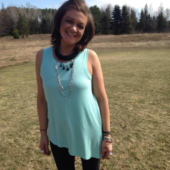 Meet your Posher, Claire - Picture 2 of 2