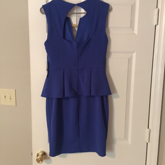 •Blue bodycon dress with jewelry accent• - Picture 2 of 4