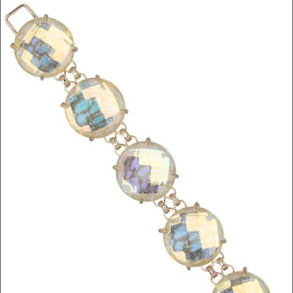 ISO: one clear Cassie STONE