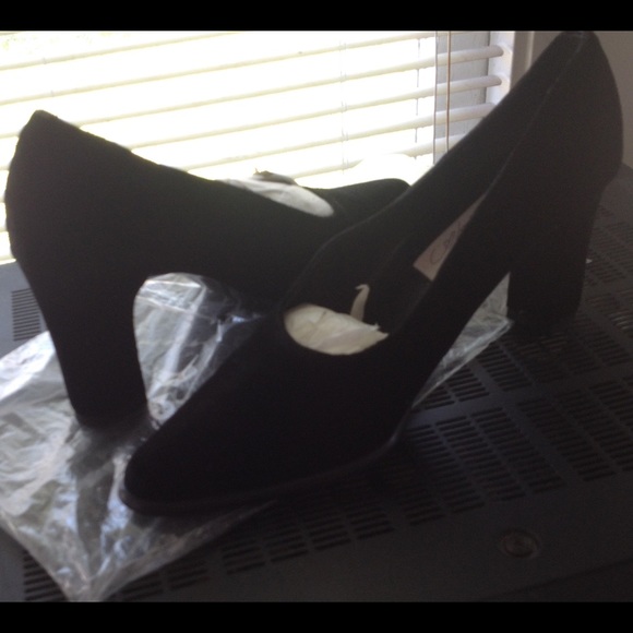 Lord & Taylor Black Suede Heels.
