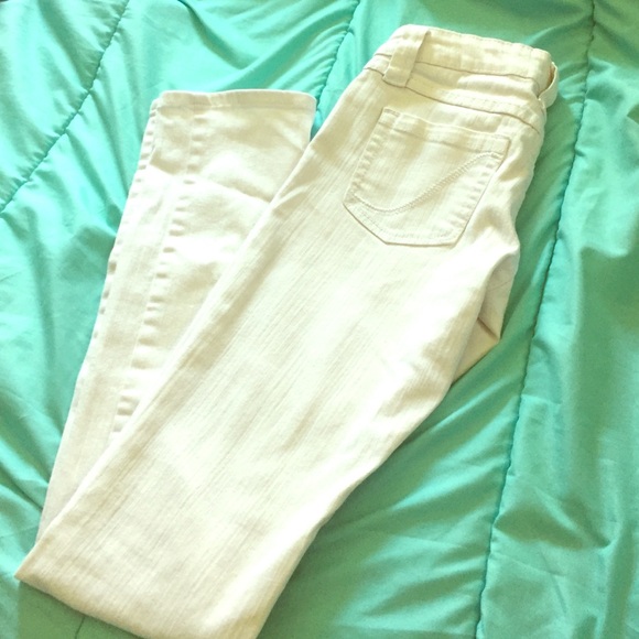 White skinny jeans