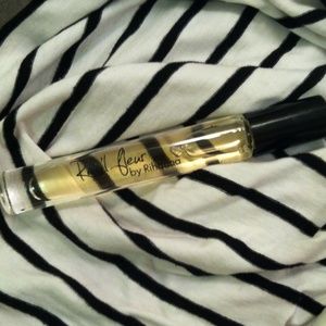 ️️❗️BOGO Free❗️Rihanna Perfume Roll On