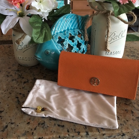 Tory Burch Sunglasses Case & cleaning pouch