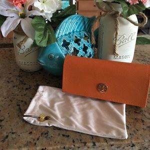 Tory Burch Sunglasses Case & cleaning pouch