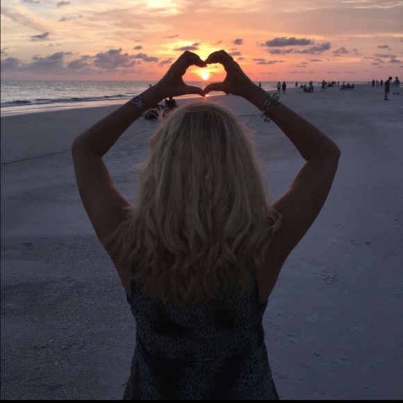 Meet your Posher, Stephanie - Picture 3 of 3