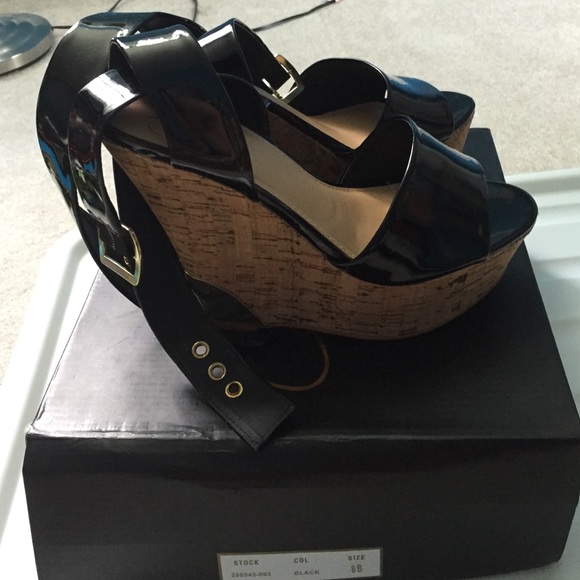 Sandals - Picture 2 of 4
