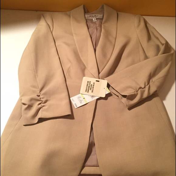 NWT beige Nine West blazer