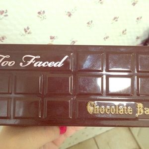 Too faced chocolate bar