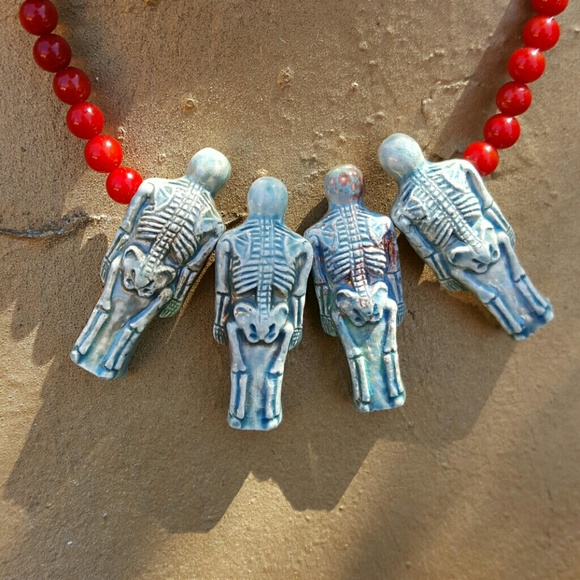 Four Skeletons Hangin' Necklace - Picture 4 of 4