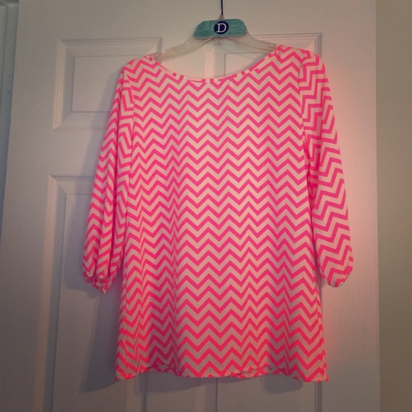 Neon pink and white  quarter length sleeve tunic