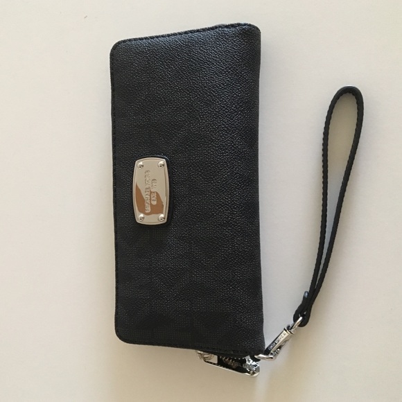Black Michael Kors wallet/wristlet NWT