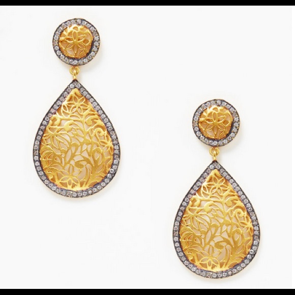 Kanuprlya Two-toned Filigree Teardrop Earrings