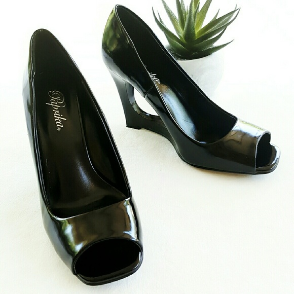 ᴘᴀᴘʀɪᴋᴀ | cutout wedge heel - Picture 2 of 5