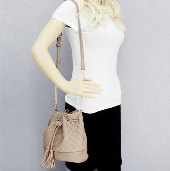 🍁COMING SOON🍁 Faux Leather Bucket Bag - Picture 2 of 3