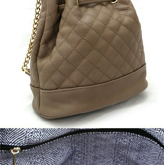 🍁COMING SOON🍁 Faux Leather Bucket Bag - Picture 3 of 3