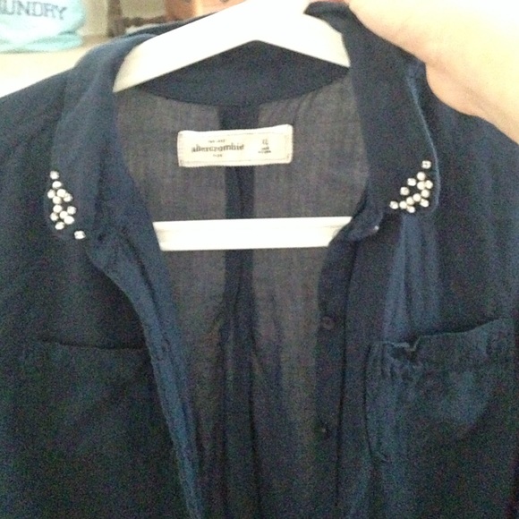 Cute button down - Picture 2 of 3