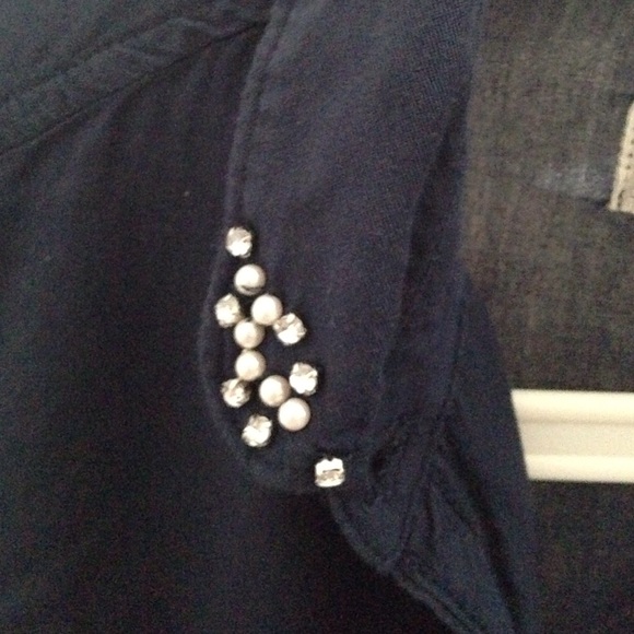 Cute button down - Picture 3 of 3