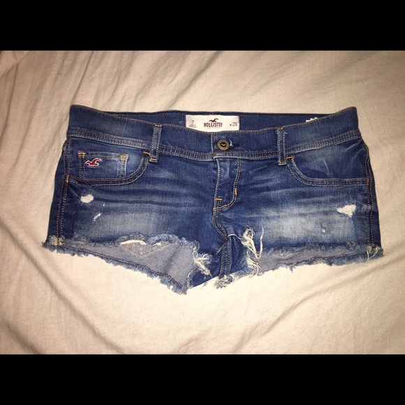 HOLLISTER DISTRESSED SHORTS