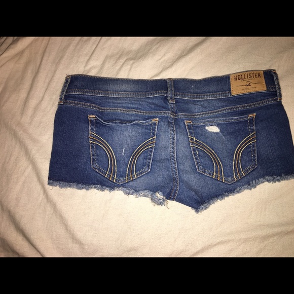 HOLLISTER DISTRESSED SHORTS - Picture 2 of 3