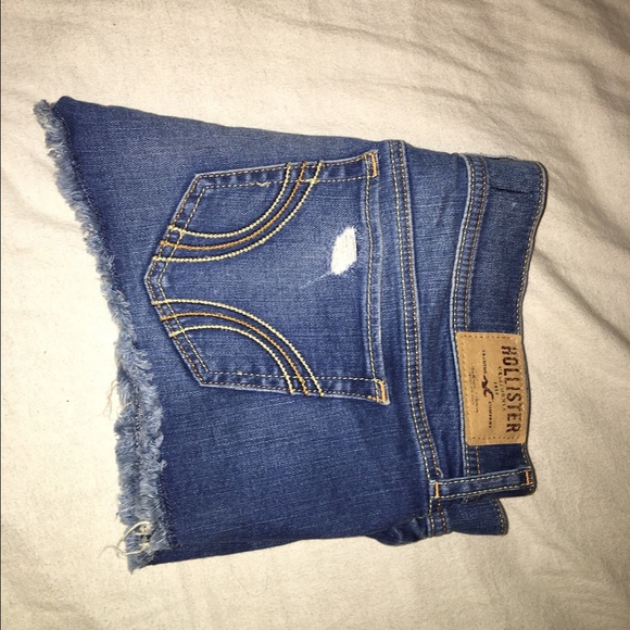 HOLLISTER DISTRESSED SHORTS - Picture 3 of 3